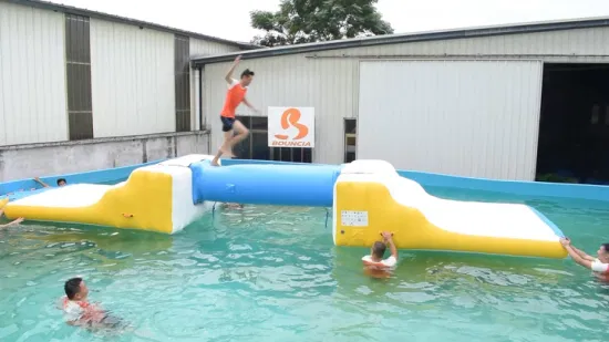 Carrera de obstáculos flotante del mini parque acuático inflable de Bouncia para la carrera de obstáculos de la piscina